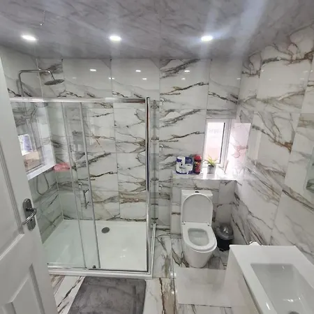 Lovely 2-Bedroom House Close To Media City. Manchester Esterno foto