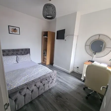 Lovely 2-Bedroom House Close To Media City. Manchester Esterno foto