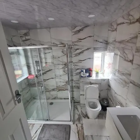 Lovely 2-Bedroom House Close To Media City. Manchester Esterno foto