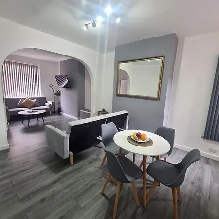 Lovely 2-Bedroom House Close To Media City. Manchester Esterno foto