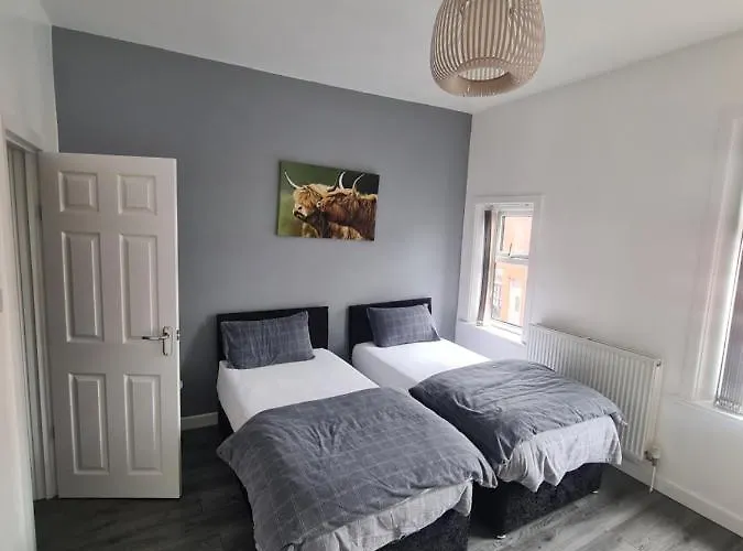 Lovely 2-Bedroom House Close To Media City.