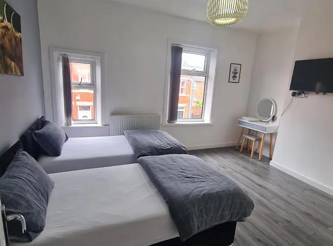 Lovely 2-Bedroom House Close To Media City.