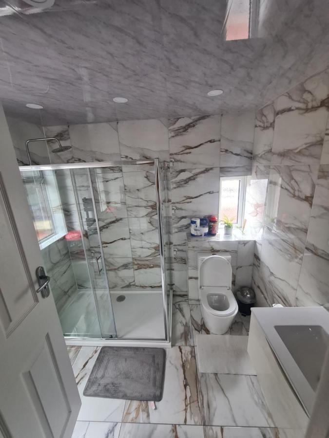 Lovely 2-bedroom House Close To Media City. Appartamento